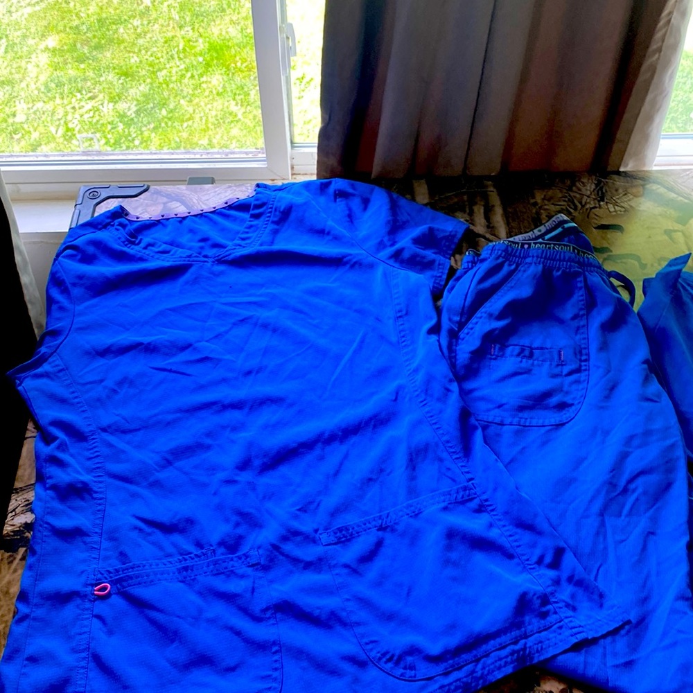 HeartSoul Size Small Scrub Set